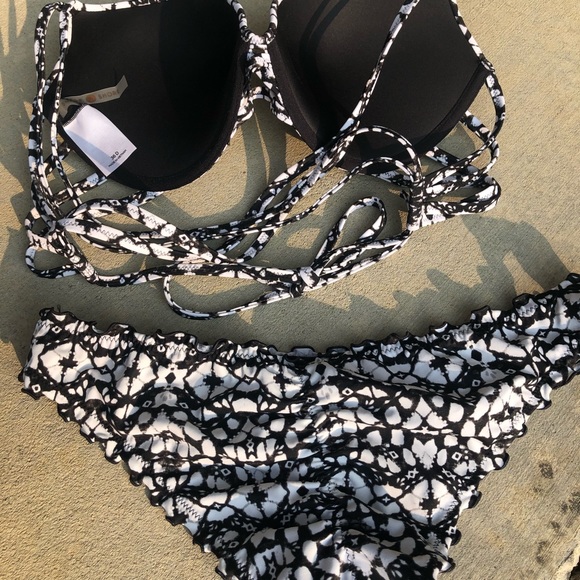 Black and white bikini set - Picture 3 of 7